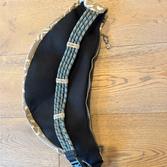 Kavu Rope Sling Bag - Picture 5 of 5